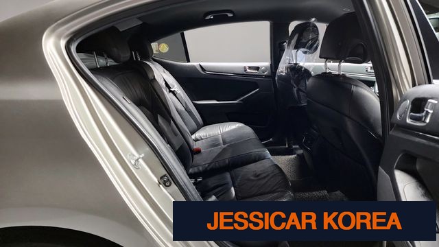 2011 Kia K7 - Thumbnail 7