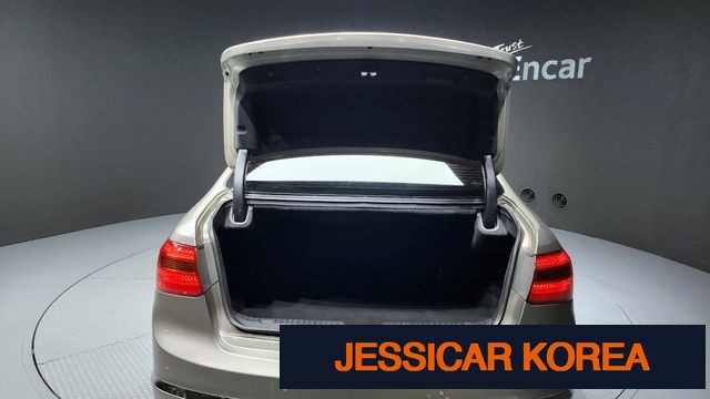 2011 Kia K7 - Thumbnail 8