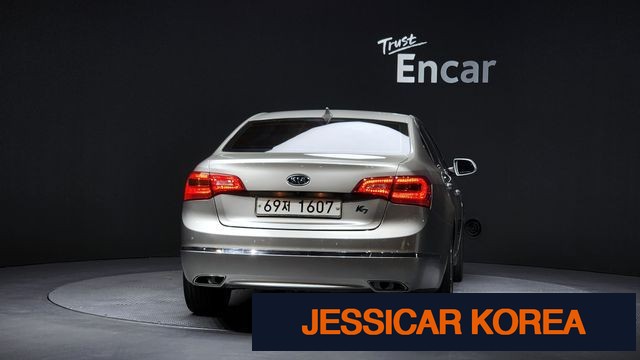 2011 Kia K7 - Thumbnail 10