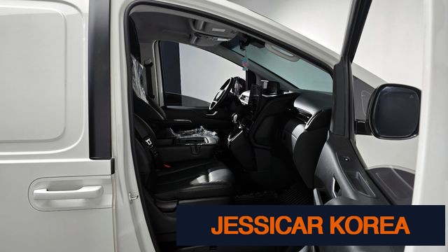 2024 Hyundai Staria - Thumbnail 4