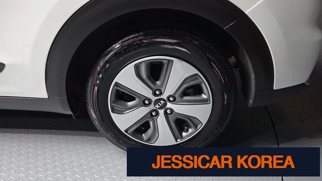 2018 Kia Niro - Thumbnail 11