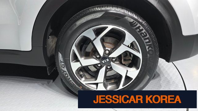 2021 Kia Sportage the bold - Thumbnail 3