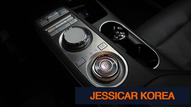 2022 Genesis Electrified GV70 - Thumbnail 11
