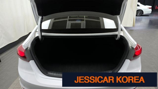 2017 Hyundai Avante AD - Thumbnail 5