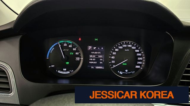 2016 Hyundai LF Sonata Hybrid - Thumbnail 3