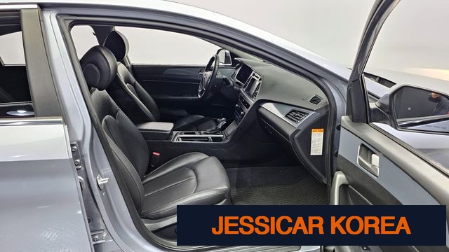 2016 Hyundai LF Sonata Hybrid - Thumbnail 4