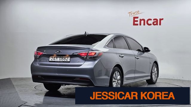 2016 Hyundai LF Sonata Hybrid - Thumbnail 7