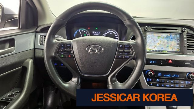 2016 Hyundai LF Sonata Hybrid - Thumbnail 18