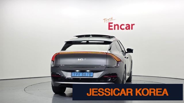 2022 Kia EV6 - Thumbnail 18