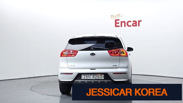 2018 Kia Niro - Thumbnail 16