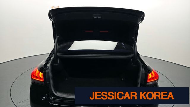 2017 Genesis G80 - Thumbnail 16