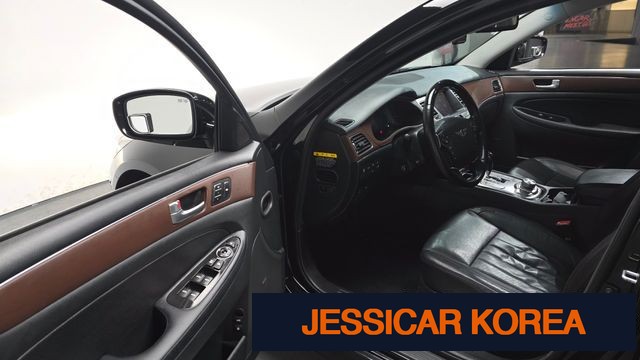 2012 Hyundai Genesis - Thumbnail 2