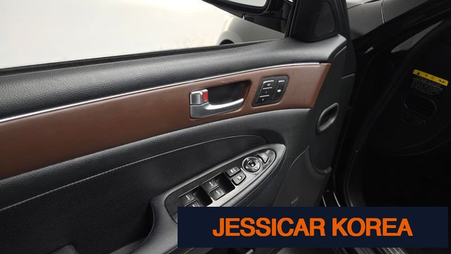 2012 Hyundai Genesis - Thumbnail 5