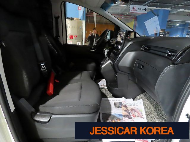 2022 Hyundai Staria - Thumbnail 9