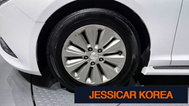 2016 Hyundai LF Sonata Hybrid - Thumbnail 6