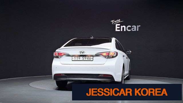 2016 Hyundai LF Sonata Hybrid - Thumbnail 16