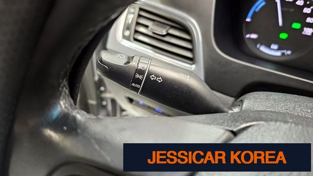 2016 Hyundai LF Sonata Hybrid - Thumbnail 17