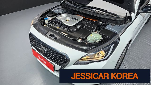 2016 Hyundai LF Sonata Hybrid - Thumbnail 18