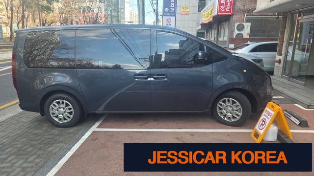 2024 Hyundai Staria - Thumbnail 2