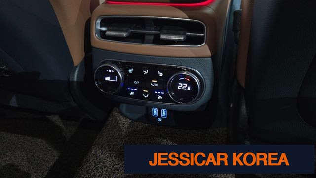 2021 Genesis GV70 - Thumbnail 15