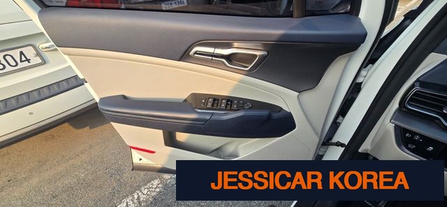 2022 Kia Sportage 5th Gen - Thumbnail 8