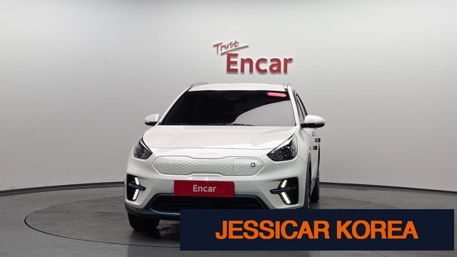 2022 Kia Niro EV - Thumbnail 2