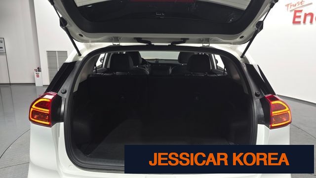 2022 Kia Niro EV - Thumbnail 8