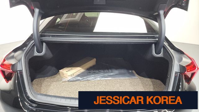 2023 Kia K8 - Thumbnail 13