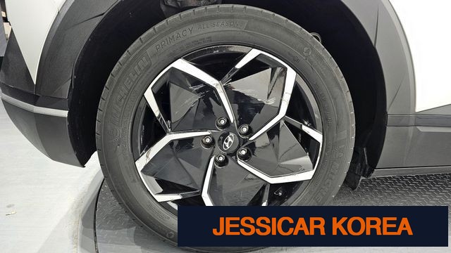 2022 Hyundai Ioniq 5 - Thumbnail 2