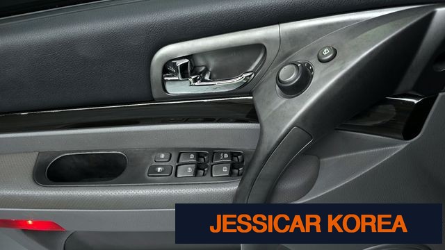 2016 KG Mobility Korando Turismo - Thumbnail 5