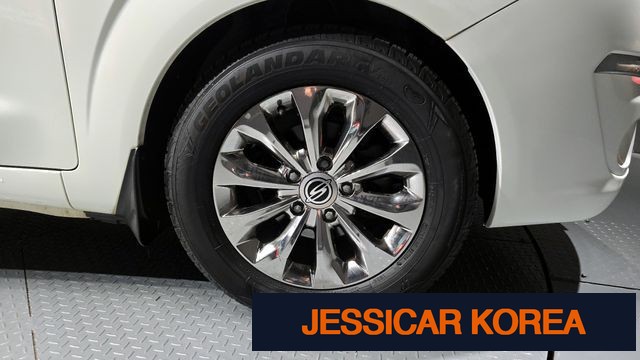 2016 KG Mobility Korando Turismo - Thumbnail 10