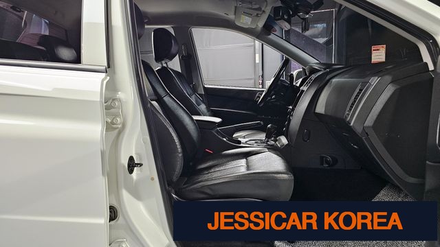 2016 KG Mobility Korando Sports - Thumbnail 2