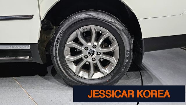 2016 KG Mobility Korando Sports - Thumbnail 4