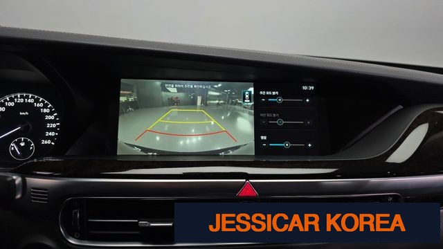 2021 Genesis G90 - Thumbnail 17