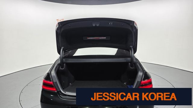 2021 Genesis G90 - Thumbnail 18