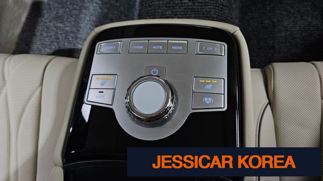 2025 Genesis G80 (RG3) - Thumbnail 2