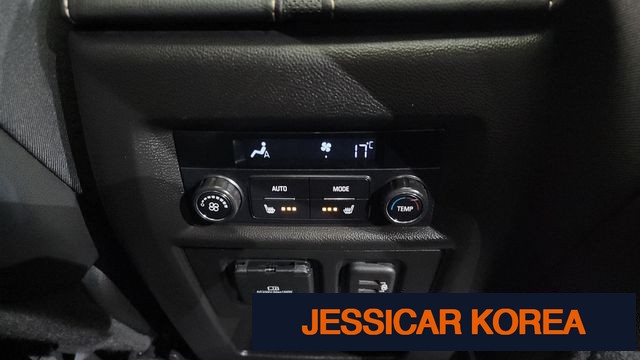2021 Chevrolet Traverse - Thumbnail 14
