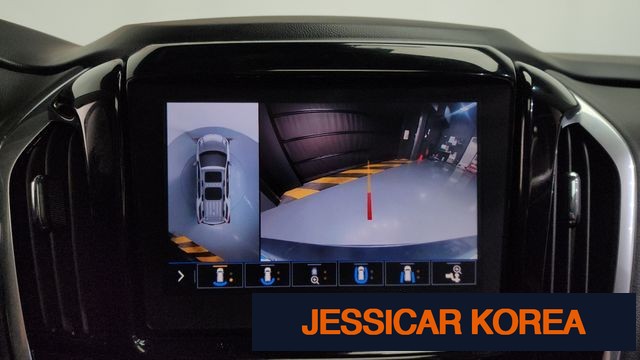 2021 Chevrolet Traverse - Thumbnail 17