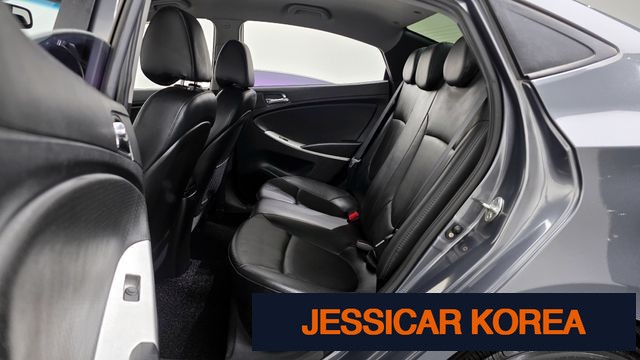 2011 Hyundai Accent (new model) - Thumbnail 11
