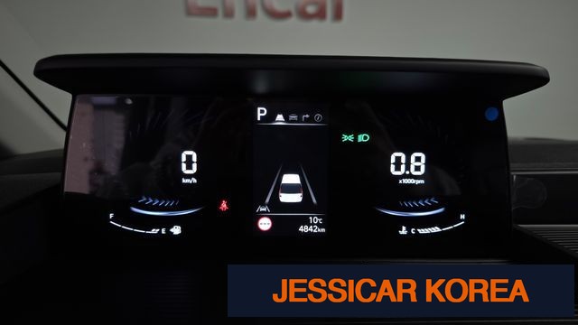 2025 Hyundai Staria - Thumbnail 2