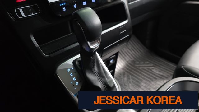 2025 Hyundai Staria - Thumbnail 3