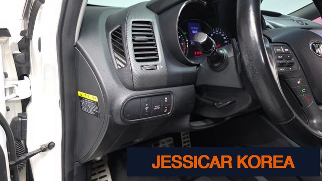 2013 Kia K3 - Thumbnail 3