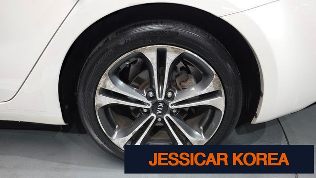 2013 Kia K3 - Thumbnail 7