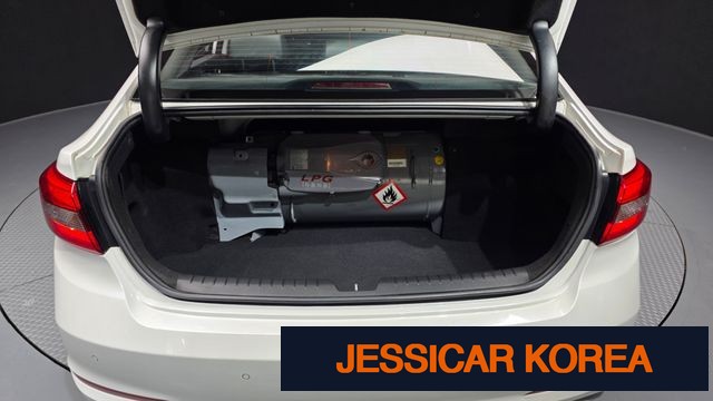 2015 Hyundai LF Sonata - Thumbnail 18