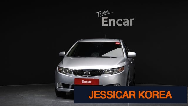 2013 Kia forte hatchback - Thumbnail 3