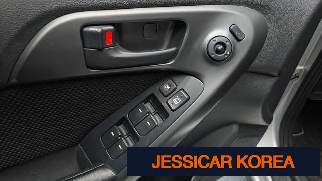 2013 Kia forte hatchback - Thumbnail 10