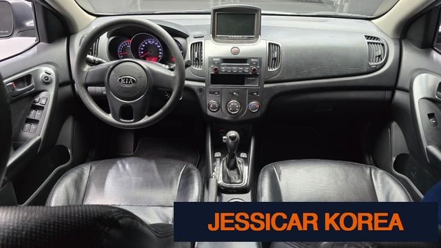 2013 Kia forte hatchback - Thumbnail 17