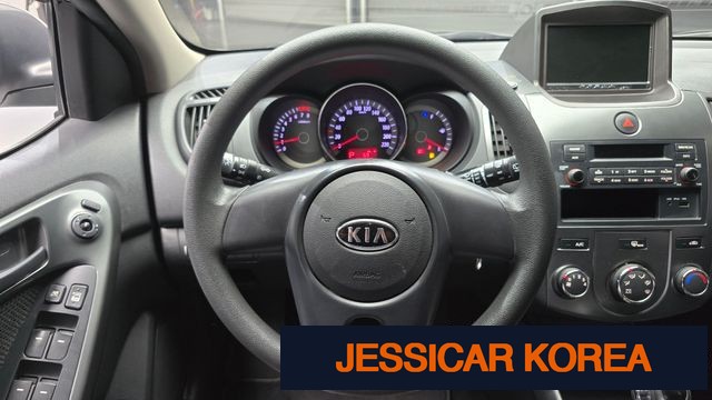 2013 Kia forte hatchback - Thumbnail 20