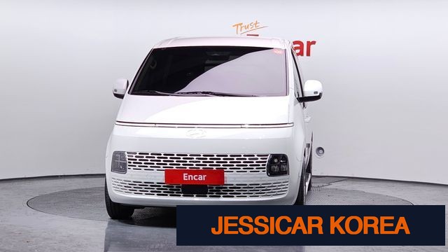 2025 Hyundai Staria - Thumbnail 2