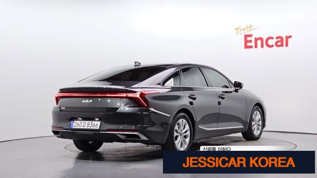 2022 Kia K8 - Thumbnail 2